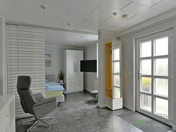 (EF0833_M) Erfurt: Hochheim, ayrı ev girişine sahip, mobilyalı daireye taşınma, Wi-Fi, hafta sonları evine gidenler için – Photo 1