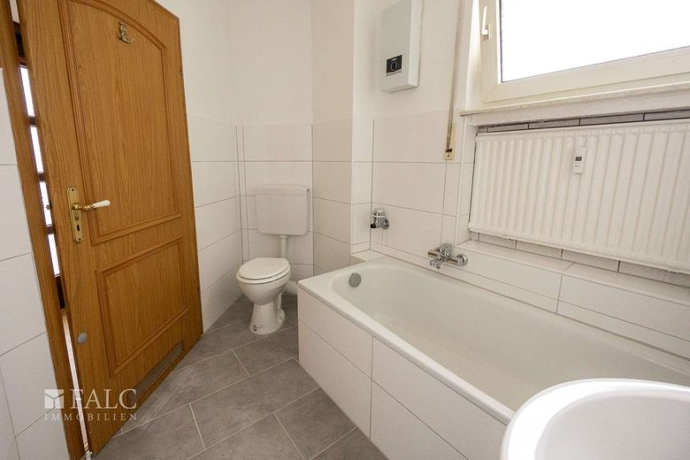 Ihr neues Zuhause nach Maß - 3 Zimmer, Balkon &amp; bereits erneuertes Bad – Badezimmer