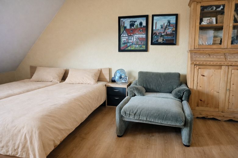 Ruheoase in zentraler Lage in Marl - ein Haus, unzählige Möglichkeiten – Zimmer 2 Dachgeschoss