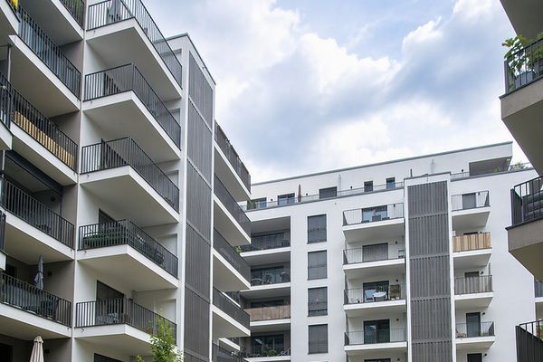 Appartamento di 2 locali come nuovo con grande terrazza – Francoforte Est