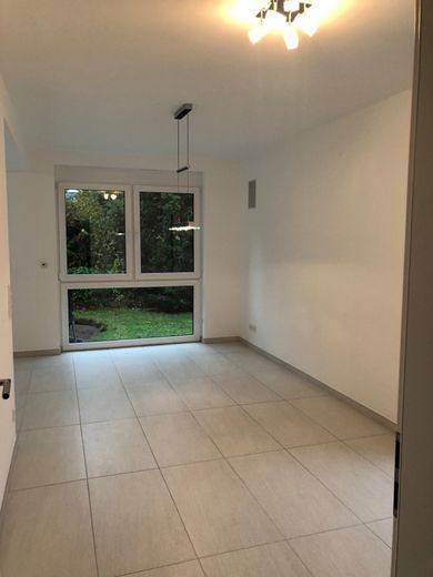 Stilvolles Haus zum Wohnen und Arbeiten mit moderner Ausstattung in Dreieich-Buchschlag – Esszimmer