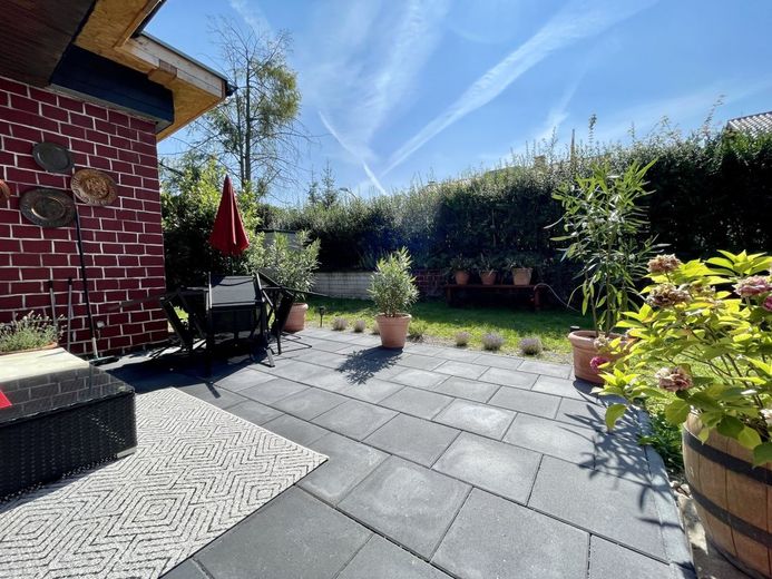 Fröndenberg-Frömern: Freistehender Bungalow mit Garage in familienfreundlicher Lage! – Terrassenanlage