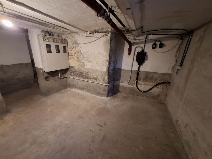 Nbg-Gaismannshof’ta inci - Tek ailelik ev (veya 3 odalı mutfak-banyo zemin kat + 2 odalı mutfak-banyo çatı katı) ve büyük, sakin bahçe – Hausstromanschluss