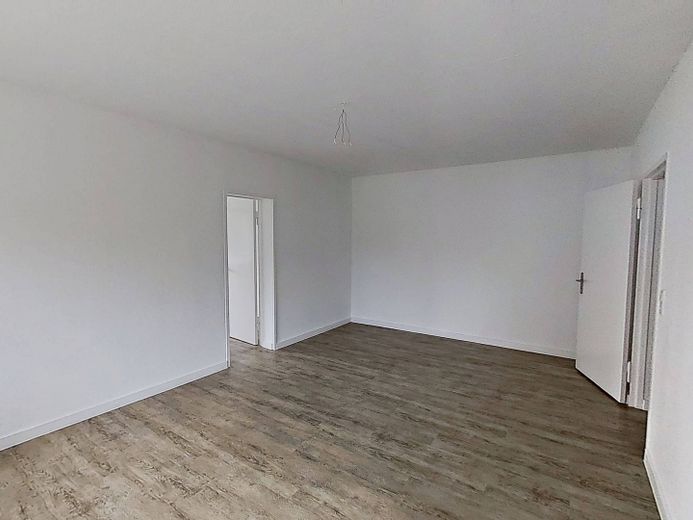 Moderno apartamento de 3 habitaciones con COCINA EMPOTRADA – Ansicht II: Wohn- und Esszimm…