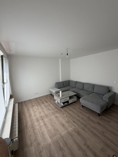 Moderne, kernsanierte 3-Zimmer-Wohnung (65 qm) im 2. OG – Gute Lage nahe FH Niederrhein! – Wohnzimmer 1