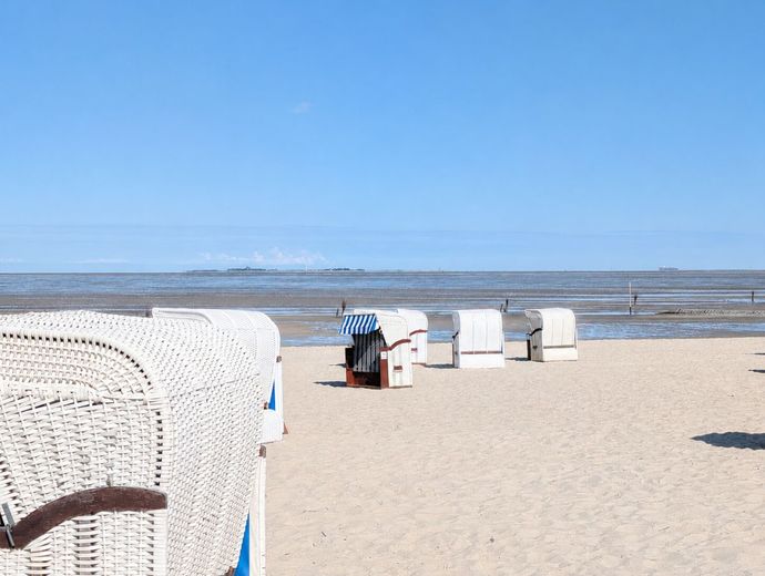 Nur wenige Schritte zum Sandstrand - direkt am 
Wernerwald und ideal für die Ferienvermietung – Sahlenburger Strand