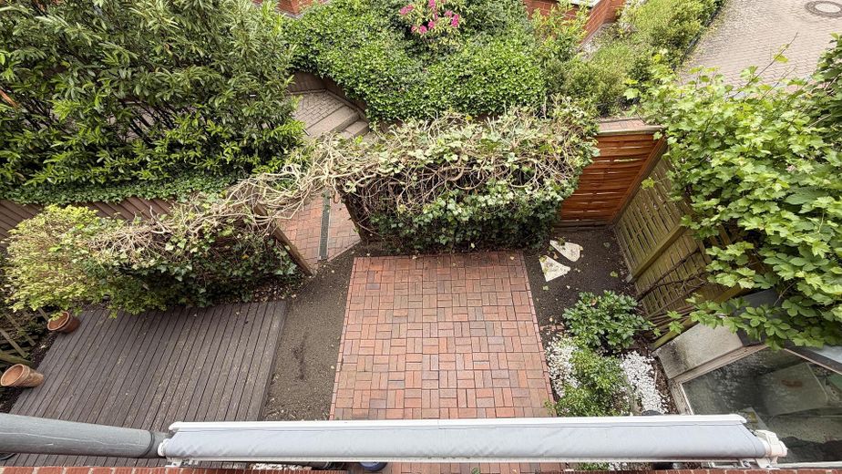 Berlin-Kladow -kernsanierte 3 Zimmer Maisonette Wohnung mit kleinem Garten – Blick in den Garten aus OG