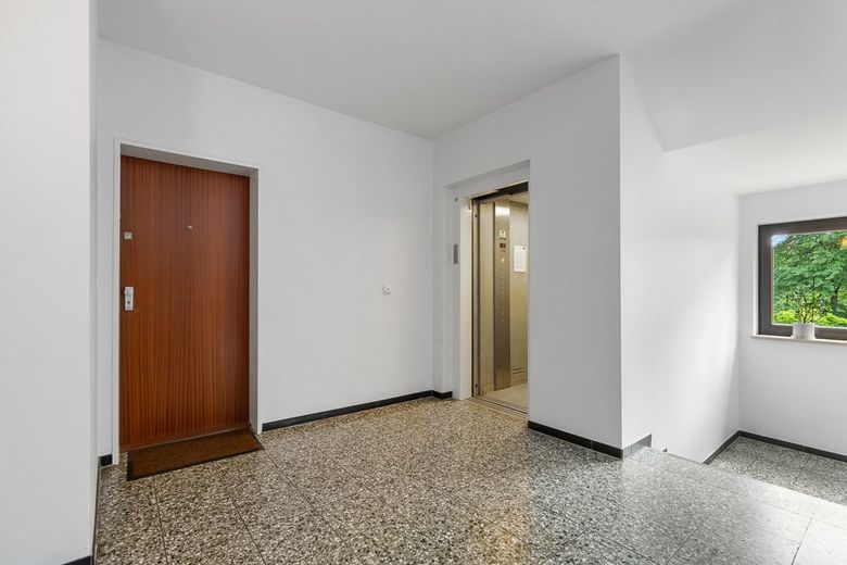 !WARTELISTE!:Helle 4-Zimmer-Wohnung mit Parkblick, Aufzug und Tiefgaragenstellplatz in Alt-Rahlstedt – Aufzug