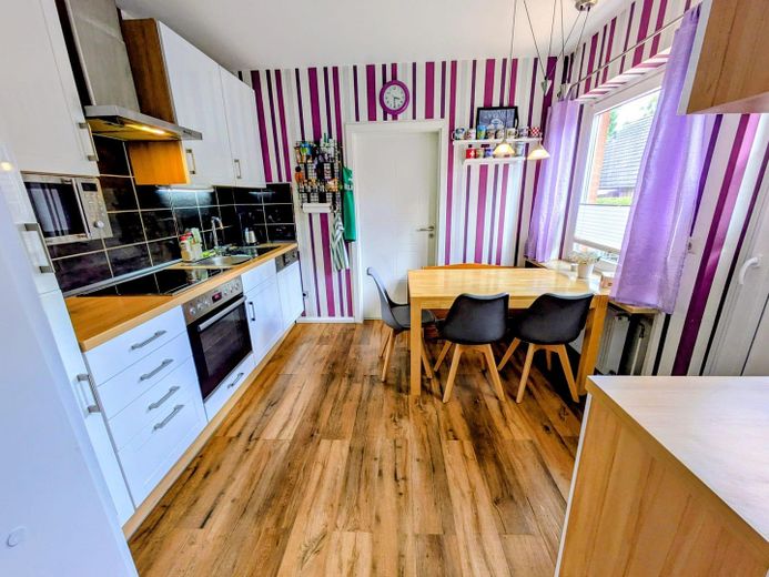Elmshorn’da çok yönlü tek veya iki ailelik ev – Aile, home office veya kısmi kiralama için alan! – Küche