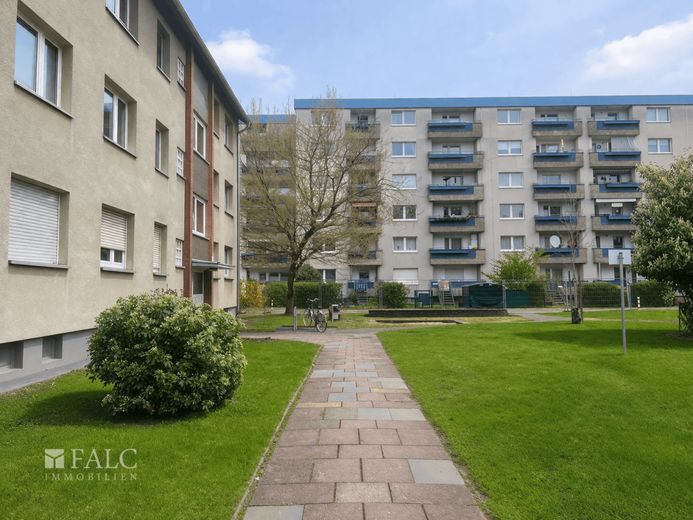 Top renovierte 2-Zimmer-Wohnung mit Balkon in Düsseldorf-Unterrath - sofort bezugsfrei – Außenansicht
