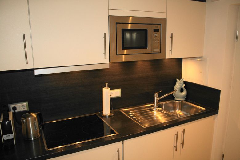 Ruhiges modern, möbliertes Appartement nähe Ostbahnhof – Küchenkombination 