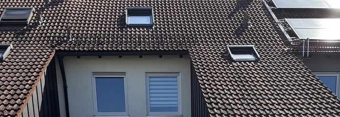 Reihenmittelhaus in Nördlingen zu vermieten – Vorderseite m.Eingang u. Garag