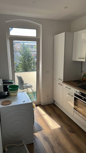 Bett in möbliertem WG-Zimmer in renovierter 4er-WG mit Balkon in Lichtenhof! – Küche