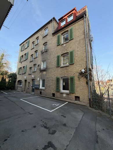 Şirin avlu içi eski bina – Haus von außen 