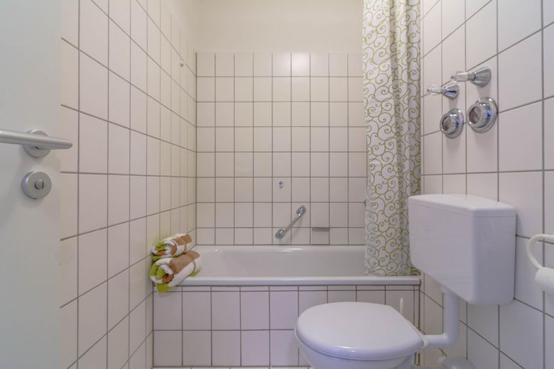 1 Zimmer Apartment komplett möbliert mit Balkon und Badewanne – Foto 6