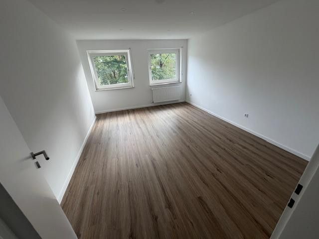 78 qm, herrliche und lichtdurchflutete 3 ZKB mit Balkon im 1.OG, Emsnähe – großes Schlafzimmer