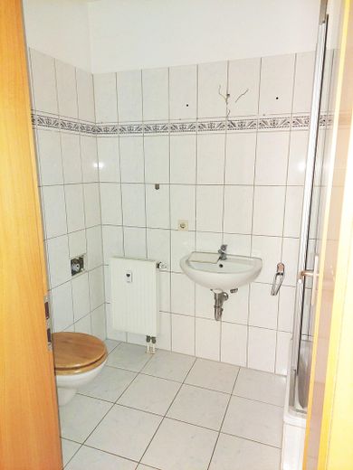 2 Zimmer WE im 3. OG - hell, gut geschnitten Top-Zustand – WC / Dusche