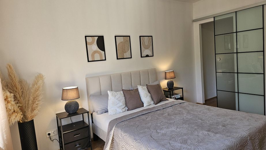 Traum-3-Zimmer-Wohnung: Komplett renoviert, schreinergefertigte Einbaumöbel & U3 vor der Haustür! – Foto 6