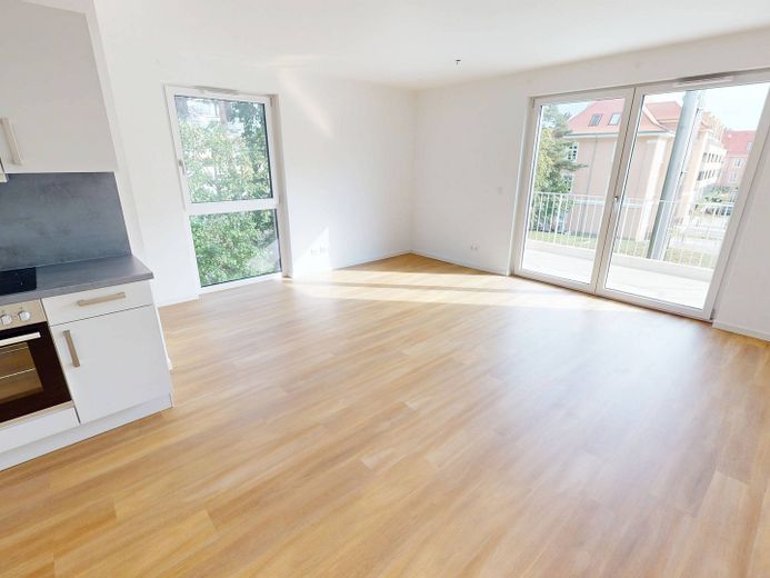 Oasi di benessere inondata di luce di 83 m²: moderno appartamento di 3 locali con balcone a Villingen – Ansicht I: Wohn- und Esszimmer