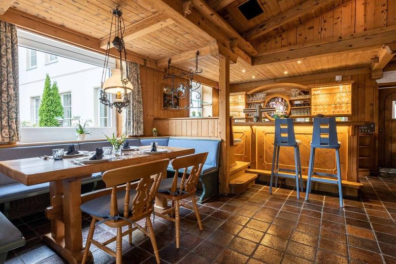 Etabliertes Hotel- &amp; Gastro-Anwesen am Wiehengebirge umfassend modernisiert – Bierstube