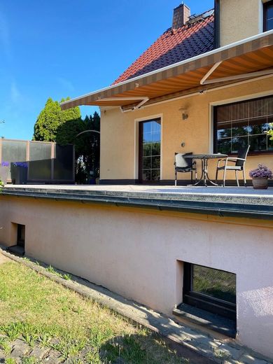 Gepflegte 4‑Zimmer‑Doppelhaushälfte | 110 m² | Vollkeller mit Nutzfläche 55 m² | Südterrasse – Terrasse in Südlage