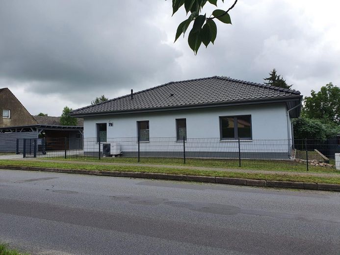 Straßenfront