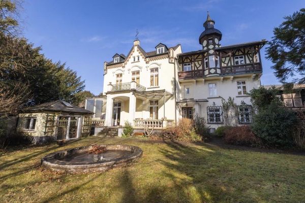 Villa histórica con vistas al Rin, edificio anexo y garaje