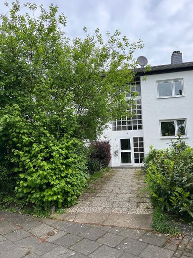 Renovierte, helle 3 Zimmer Wohnung (Refrath) – Vorderansicht