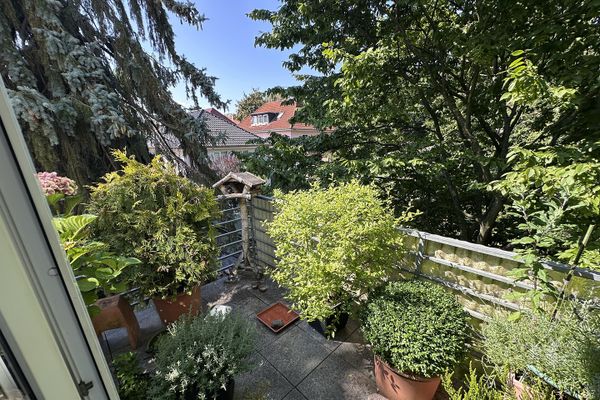 Zwei-Raum-Wohnung im Grünen/citynah  (ohne Provision, inkl. Kfz-Stellplatz)
