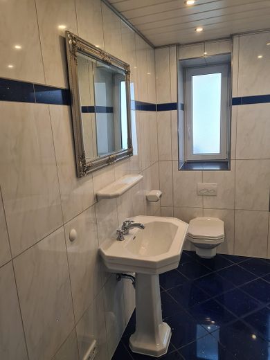 Schöne helle 4 Zimmerwohnung – Bad