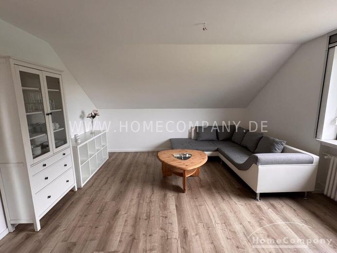 Schöne, gemütliche 2 Zi.-Dachgeschoss-Wohnung, z.T. mit leichten Schrägen, im 1. OG eines 2 Parteienhauses. – 04312781f339e05e2c9e099b0f901d73b76f3b0f.jpg