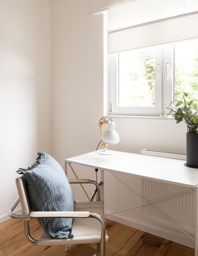 Gotowe do zamieszkania mieszkanie po remoncie: 4 pokoje, balkon i widok na zamek w centrum Königstein – Office