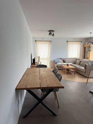 Moderne Neubau-Wohnung für Singles und Paare – Flur und Wohnbereich