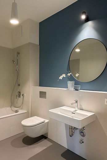 Bad mit Wanne und Dusche