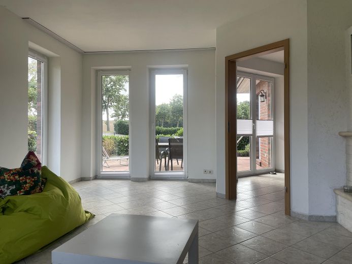 Wohnzimmer mit Terassenzugang