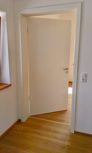 Lichtovergoten maisonette met eigen tuin & twee terrassen op rustige locatie, nabij het bos – Eingang Schlafzimmer