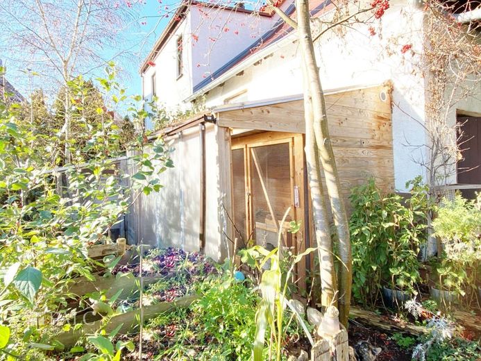 Ruhiges Familienidyll und viel Platz. Zwei wirtschaftlich getrennte Häuser+ Garten zum Einheitspreis – Garten