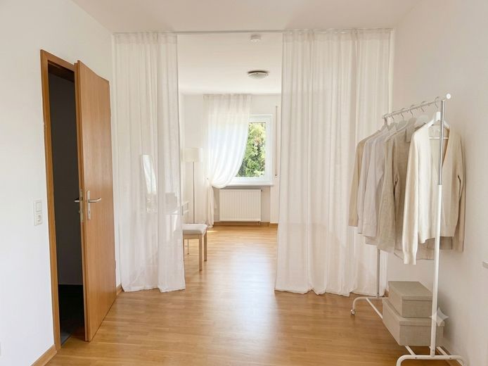 Ideal für Paare & Homeoffice-Genießer – Einziehen und wohlfühlen! – Ankleidezimmer - KI 