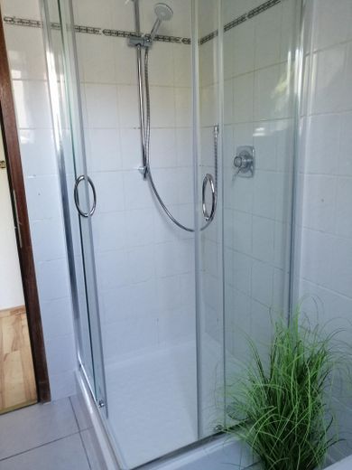 RESERVIERT Einfamilienhaus Massivhaus Einliegerwohnung ruhige Wohnlage Keller Garten – OG Bad 2
