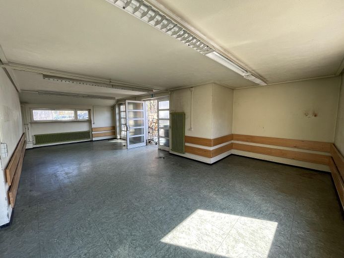 Posizione unica: edificio commerciale e casa unifamiliare direttamente al confine svizzero, presso la stazione ferroviaria – Gewerbehaus