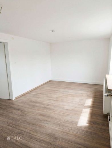 Provisionsfrei!!! Renovierte 6-Zimmer-Maisonettewohnung in einem Dreifamilienhaus zu vermieten! – Schlafzimmer