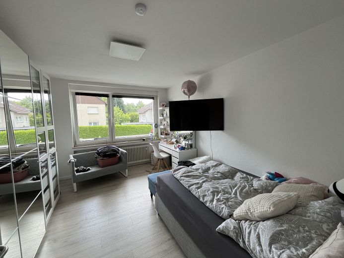 Helle 3-Zimmer-Erdgeschosswohnung mit Balkon und Garage in ruhiger Lage von Horn-Bad Meinberg – Elternschlafzimmer