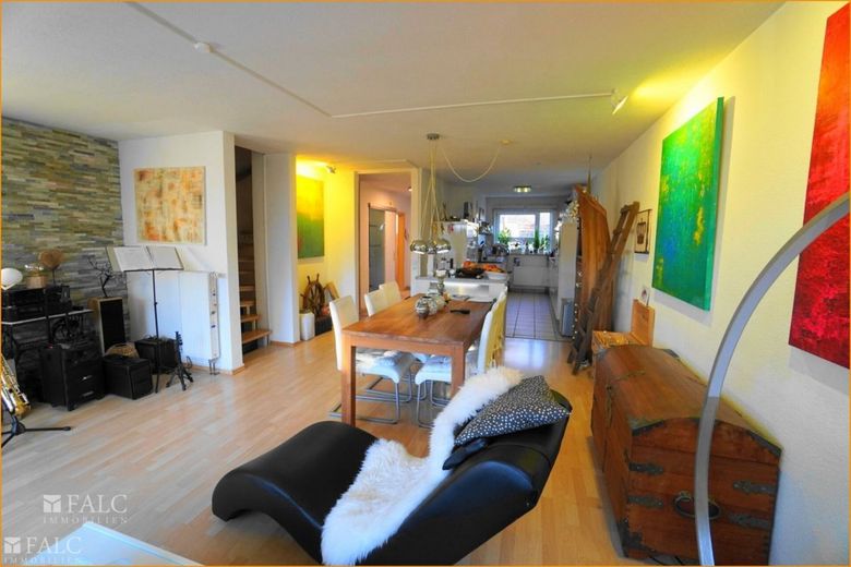 Familienglück in modernem, energieeffizientem Reihenmittelhaus – Wohnzimmer