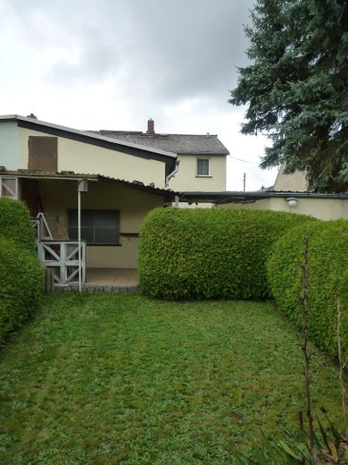 Rückansicht vom Garten aus