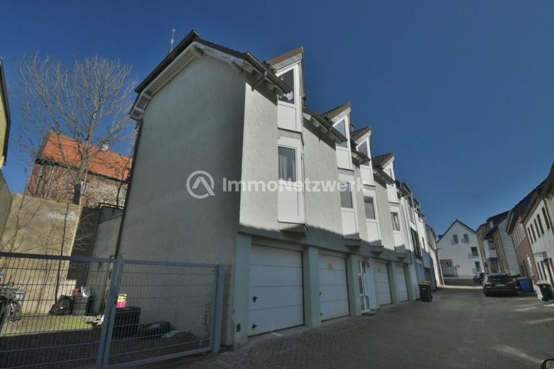 TOP***Im Zentrum von Kerpen junges 4 Familienhaus mit 4 Garagen Baujahr 1993***NEU – Aussenansicht