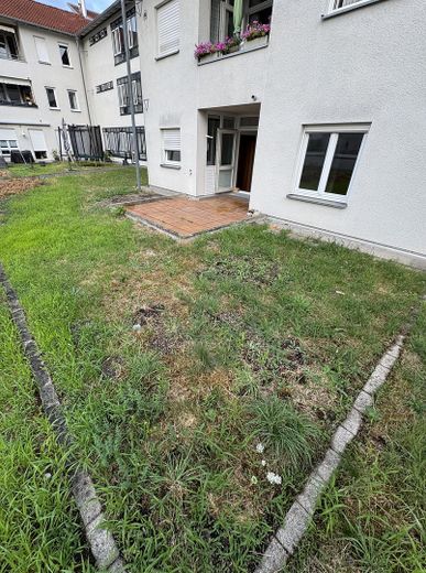 Tadilat sonrası ilk kullanım: 3,5 oda, büyük teras, yeni mutfak & kapalı otopark yeri – Terrasse