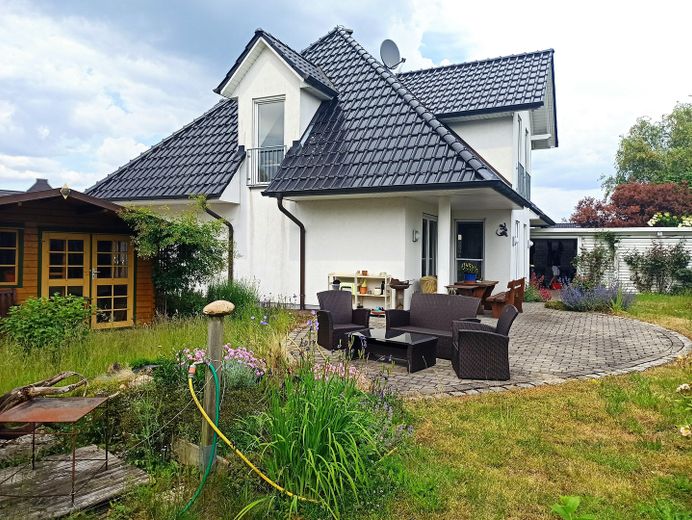 Blick vom Garten aufs Haus 
