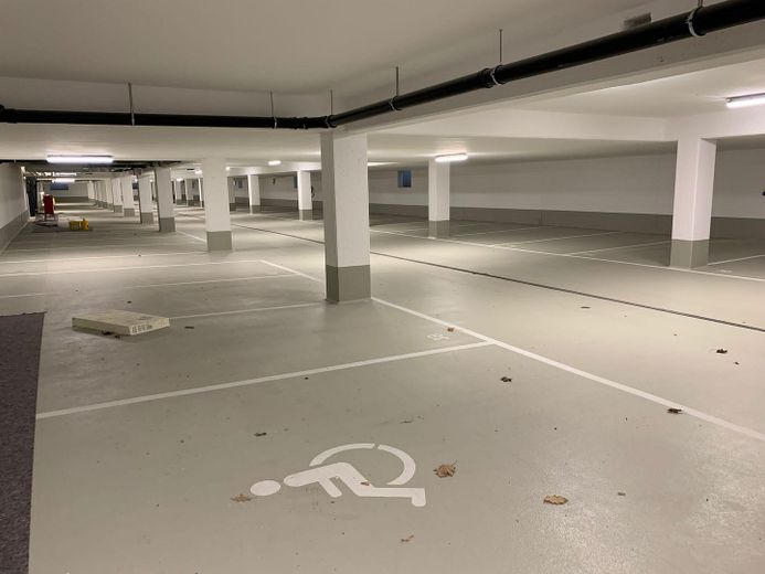 Tiefgarage mit Stellplatz