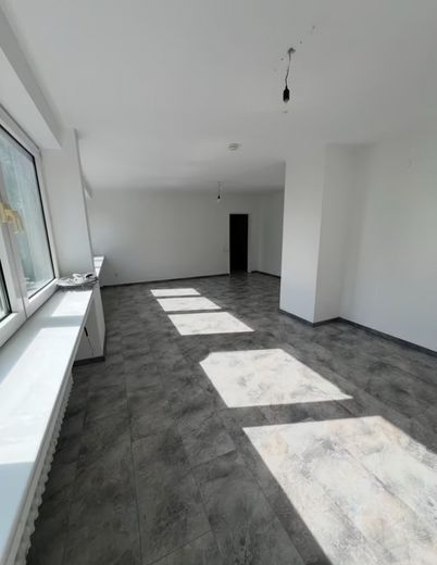 Schöne 96 m² Wohnung in ruhiger und zentraler Lage in Duisburg Rheinhausen – Wohnzimmer