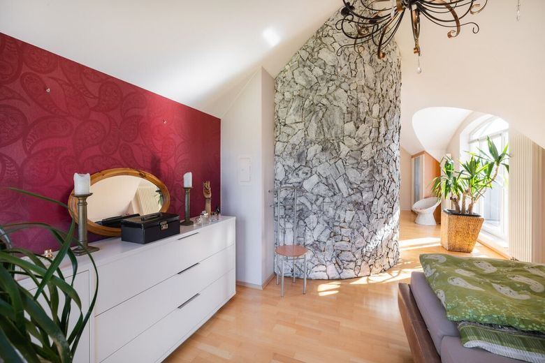 Villa mit Weitblick, Pool, Sauna und Koi-Teich in begehrter Lage von Hochscheid! – Schlafzimmer im Dachgeschoss
